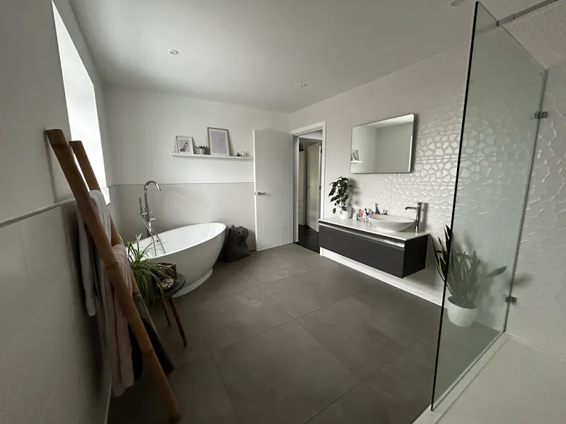 Floor - tiled at Modern St Albans Home, D2786 (photo 22)