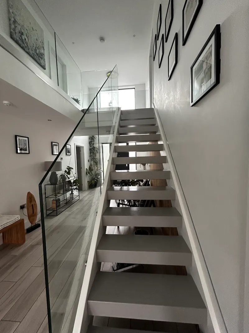 Staircase at Modern St Albans Home, D2786 (photo 12)