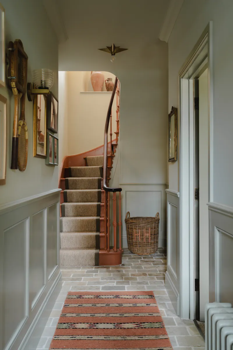 Panelling at New Country Home Gloucester, D2788 (photo 2)