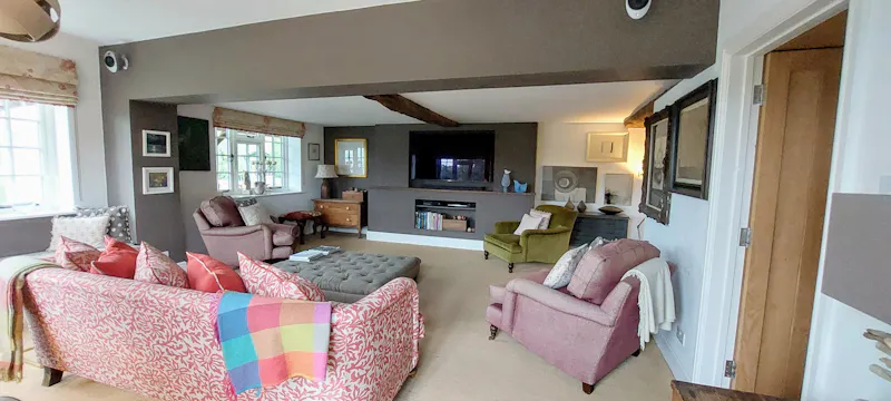 Beams at Homely Farmhouse Hampshire, L760 (photo 3)