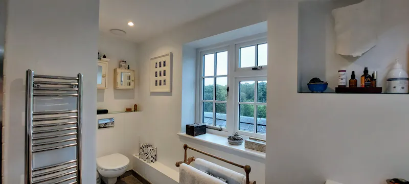 Bathroom at Homely Farmhouse Hampshire, L760 (photo 33)