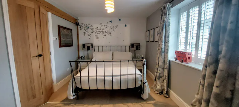 Wallpaper at Homely Farmhouse Hampshire, L760 (photo 34)
