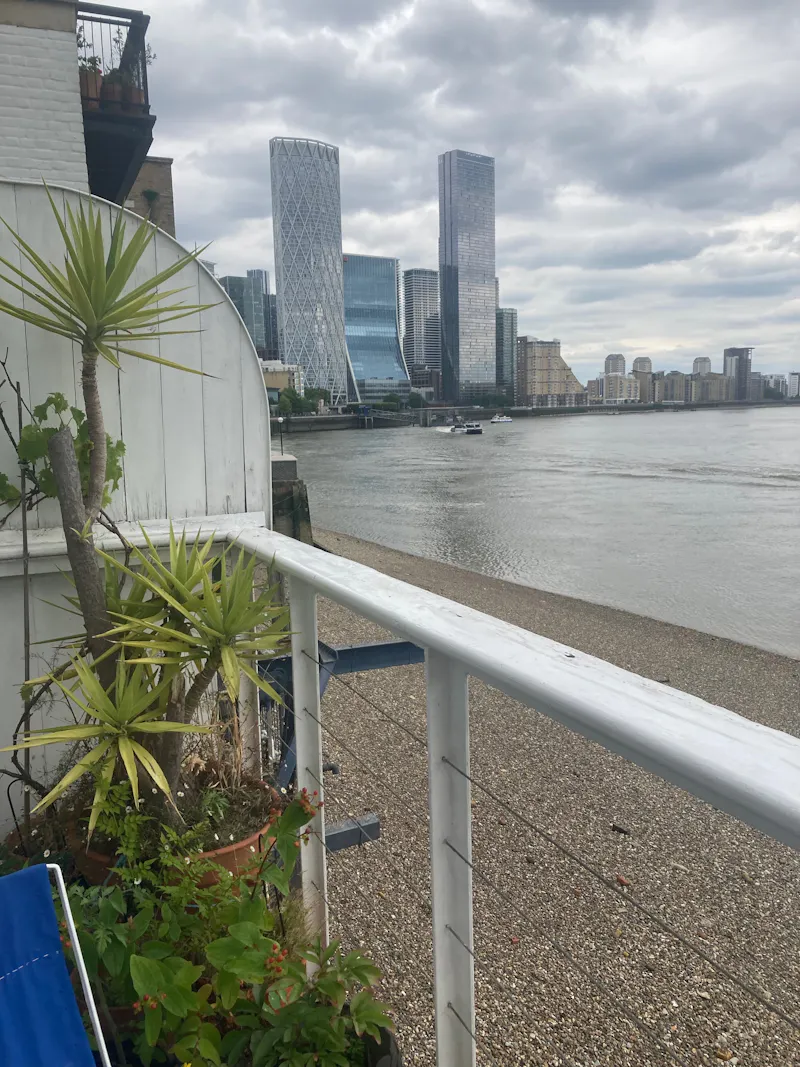 Balcony at Limehouse River View House, A1637 (photo 17)
