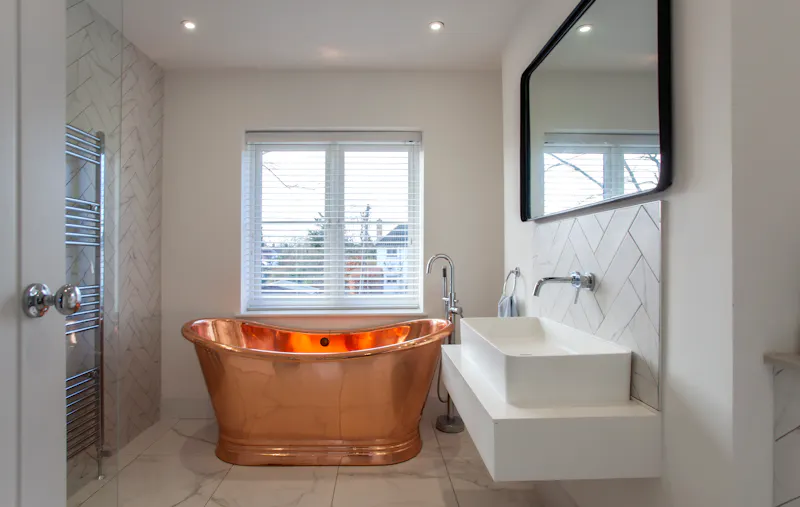 Floor - tiled at Smart Surrey Home, D2791 (photo 15)
