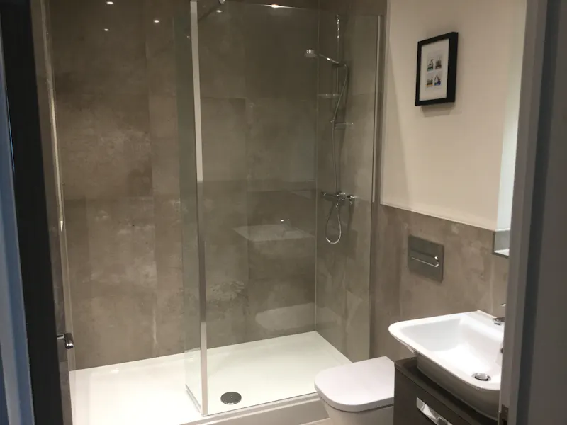 Bathroom at Modern flat in Rickmansworth, F1164 (photo 24)