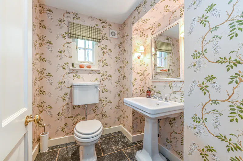 Wallpaper at Classy Edwardian Home Wiston, E536 (photo 28)