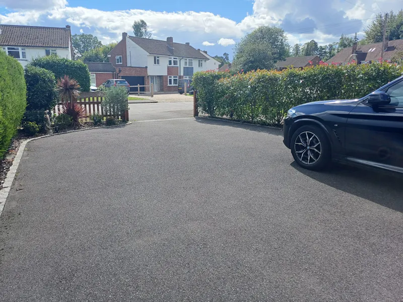 Driveway at Suburban Home Buckinghamshire, B2054 (photo 20)
