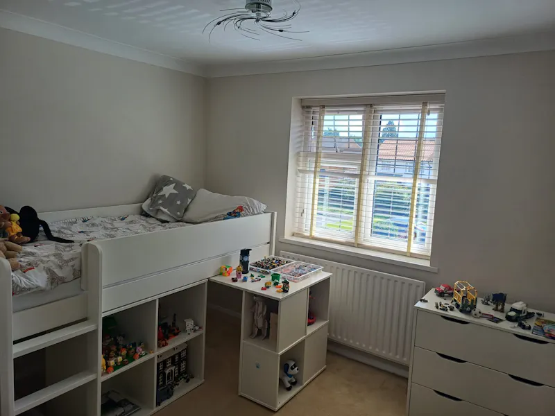 Bedroom - child's at Suburban Home Buckinghamshire, B2054 (photo 15)