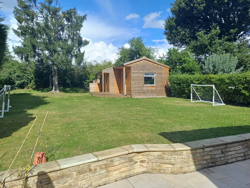 Garden at Suburban Home Buckinghamshire, B2054 (photo 17)
