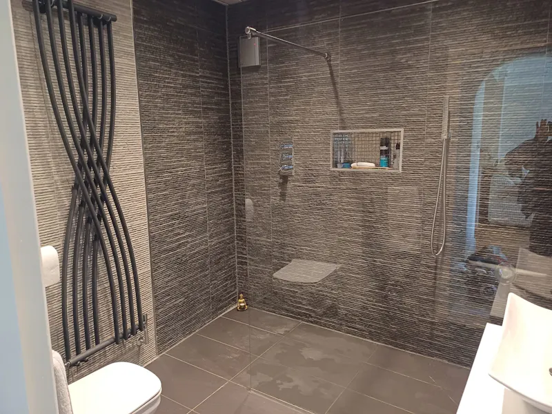 Floor - tiled at Suburban Home Buckinghamshire, B2054 (photo 13)