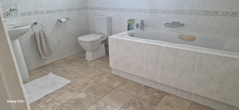 Floor - tiled at American-Style Bungalow Welwyn, D2787 (photo 16)