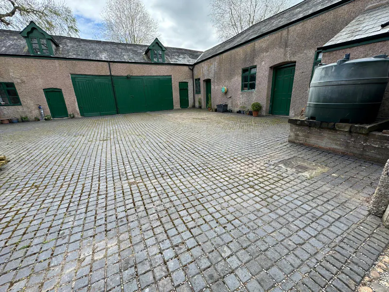 Courtyard at Georgian Stately Hereford Home, A1638 (photo 19)