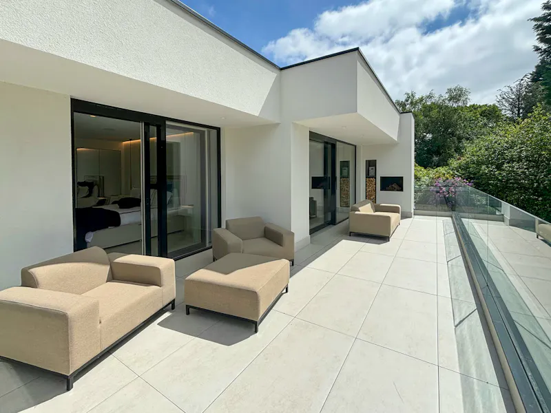 Balcony at Minimalist Mansion Cheshire, K508 (photo 21)