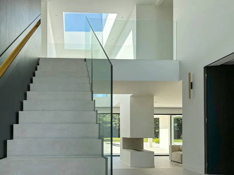 Staircase at Minimalist Mansion Cheshire, K508 (photo 18)
