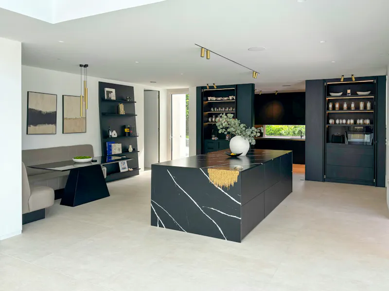 Kitchen at Minimalist Mansion Cheshire, K508 (photo 8)