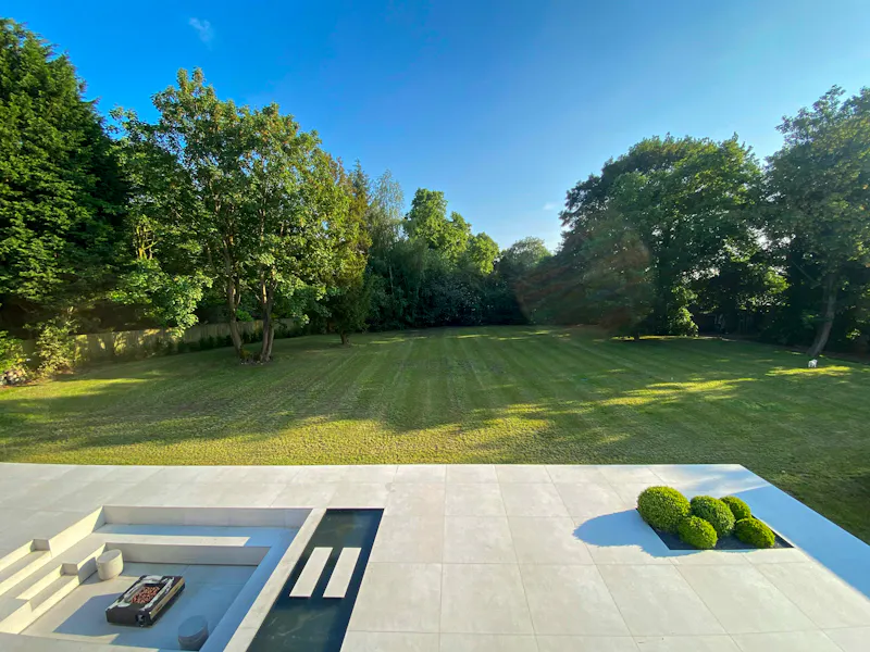 Garden at Minimalist Mansion Cheshire, K508 (photo 48)