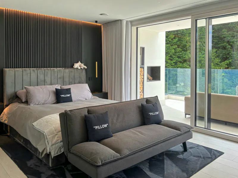 Floor - wooden at Minimalist Mansion Cheshire, K508 (photo 27)