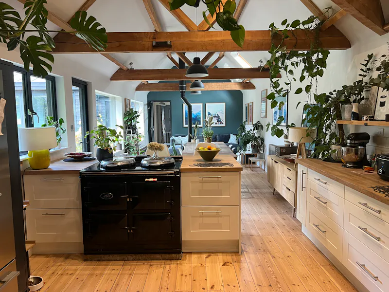 Kitchen at Hartfield barn conversion, L708 (photo 3)