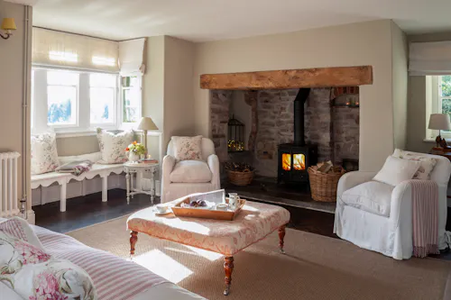 Country Home Wells, B2057