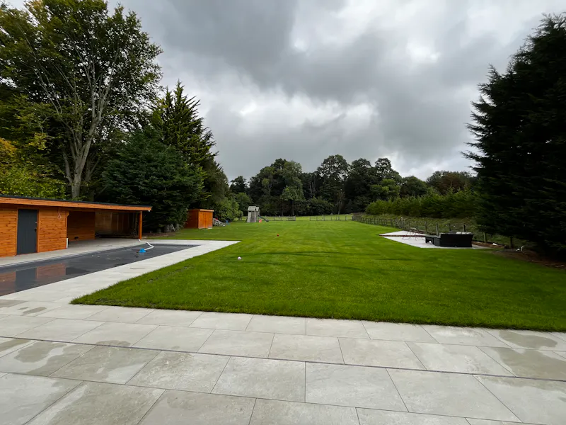Garden at Modern Buckinghamshire Home, D2805 (photo 17)