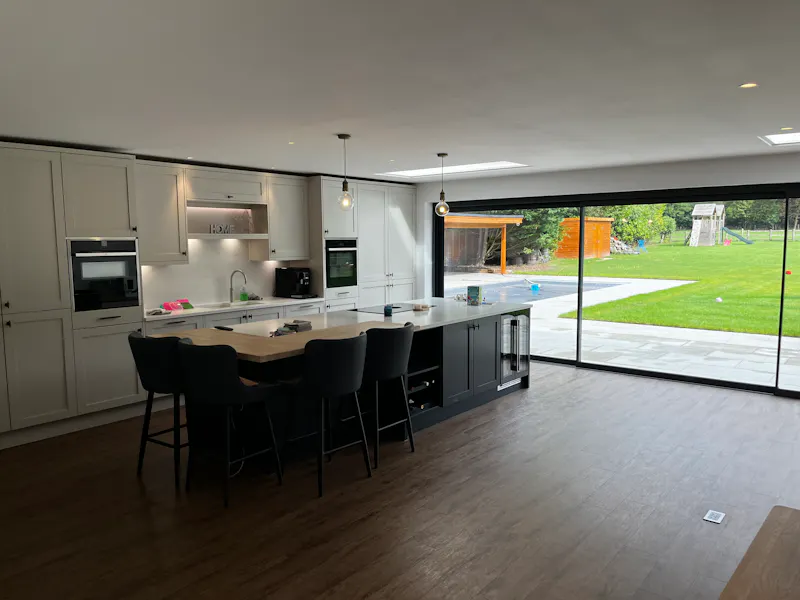 Glass at Modern Buckinghamshire Home, D2805 (photo 7)