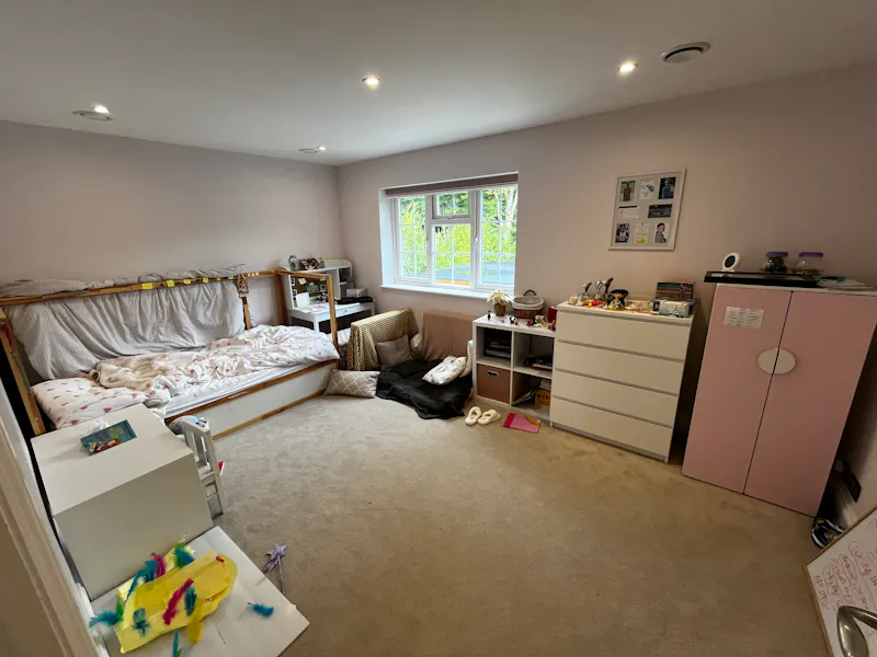 Bedroom at Modern Buckinghamshire Home, D2805 (photo 14)