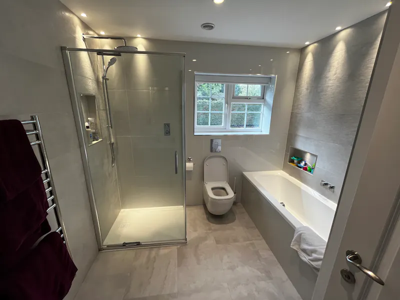 Tiled at Modern Buckinghamshire Home, D2805 (photo 13)