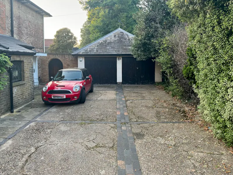 Driveway at Traditional Tudor Home Sidcup, M366 (photo 22)