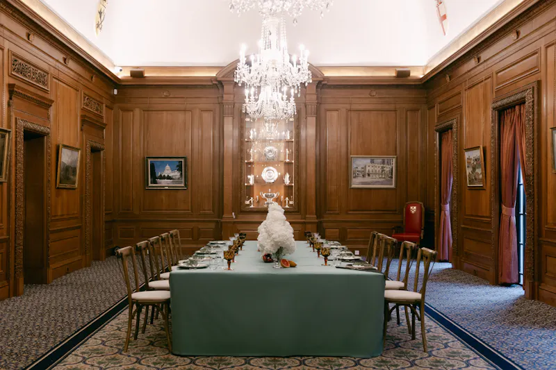 Dining room at Sophisticated London City Hall, A1640 (photo 3)