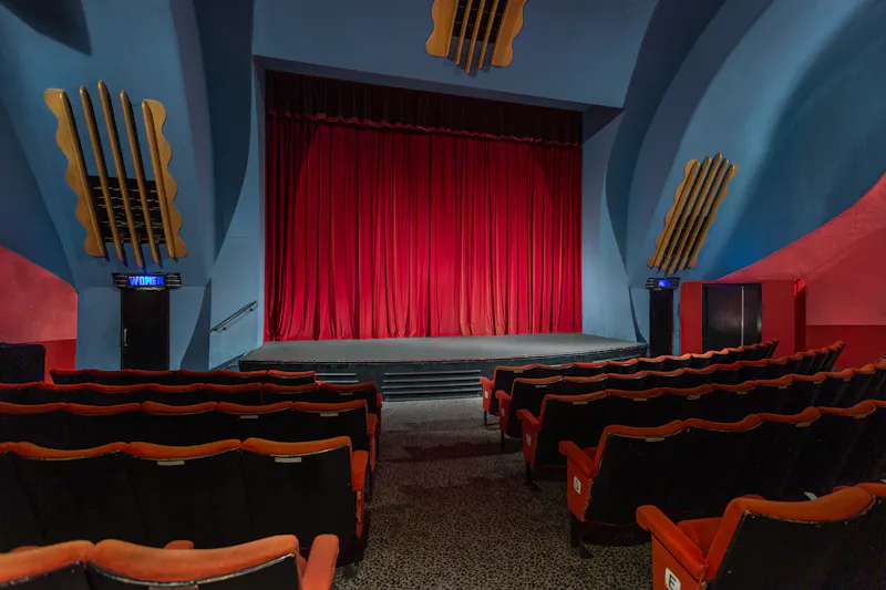 Stage at Art Deco-Style Cinema Hackney, P613 (photo 3)