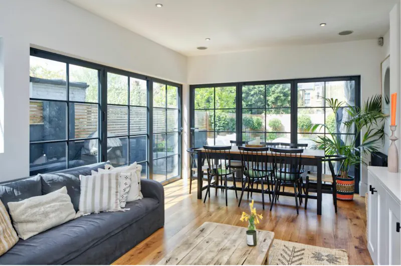 Crittall windows at Elegant & cool Harlesden home, E538 (photo 8)