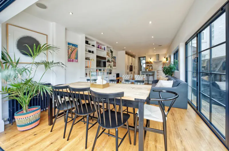 Dining room at Elegant & cool Harlesden home, E538 (photo 7)