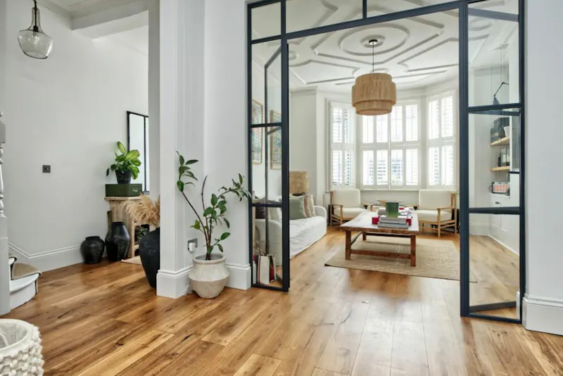 Entrance hall at Elegant & cool Harlesden home, E538 (photo 3)