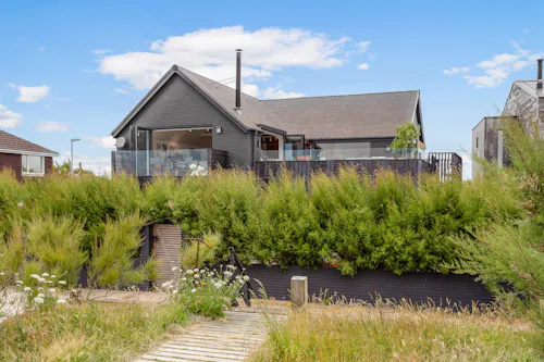 West Sussex Seaside Mansion, D2793