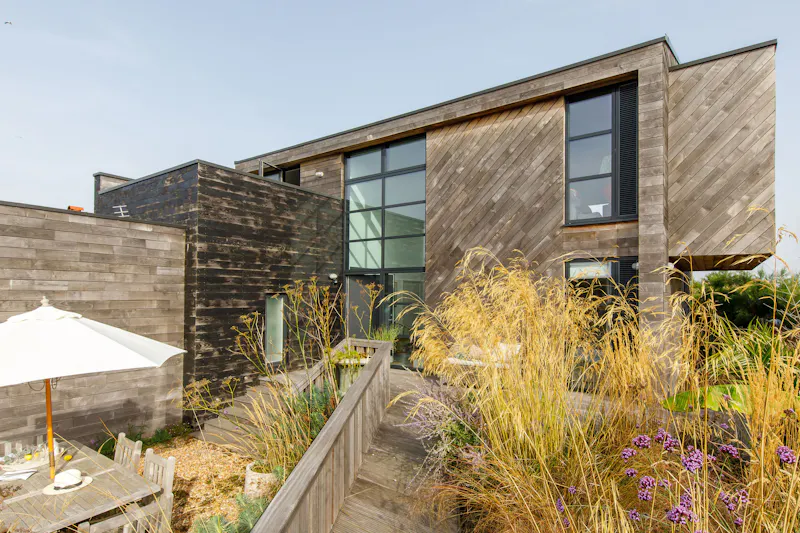 Modern Chichester Beach House, D2794 (photo 2)