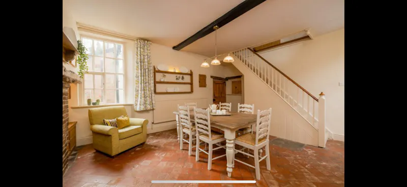 Floor - tiled at Georgian Townhouse Ashby, A1642 (photo 7)