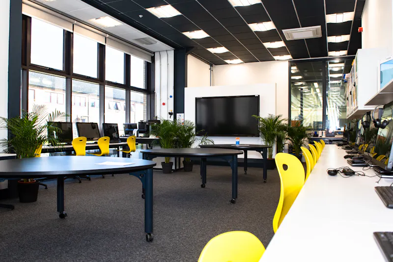 Classroom at Public School Peterborough, J229 (photo 26)