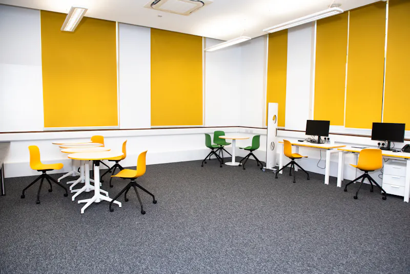 Classroom at Public School Peterborough, J229 (photo 29)