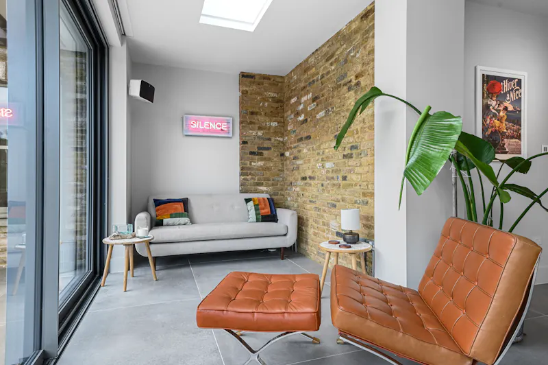 Exposed brick at Modern Suburban Home Brentwood, D2796 (photo 17)