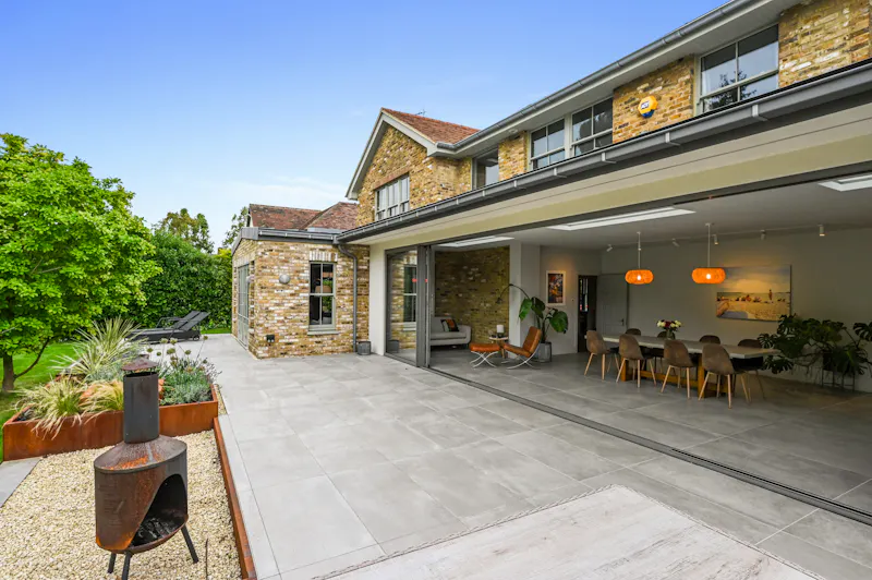 Modern Suburban Home Brentwood, D2796 (photo 25)