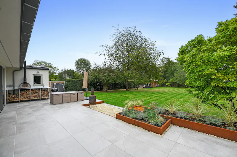 Modern Suburban Home Brentwood, D2796 (photo 30)
