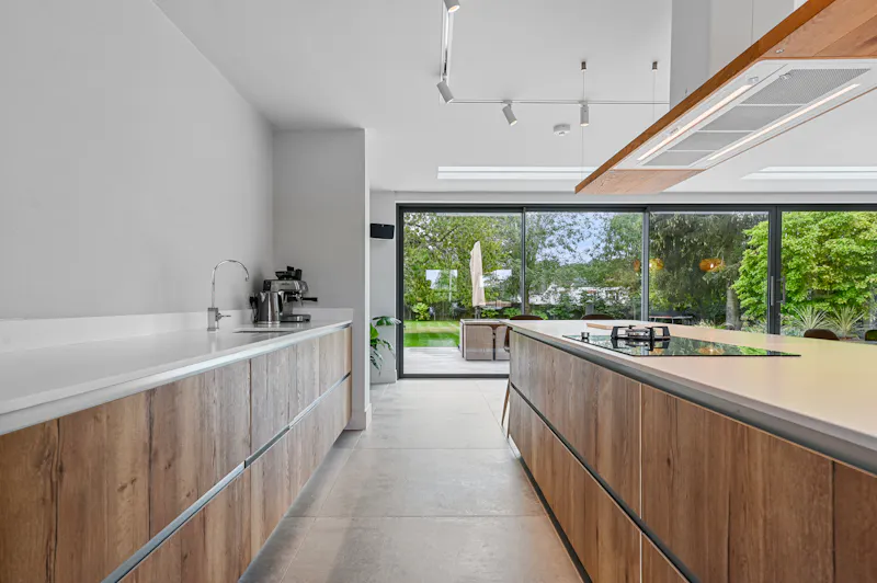 Modern Suburban Home Brentwood, D2796 (photo 16)