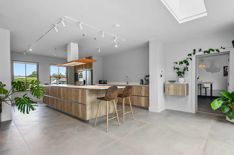 Modern Suburban Home Brentwood, D2796 (photo 14)