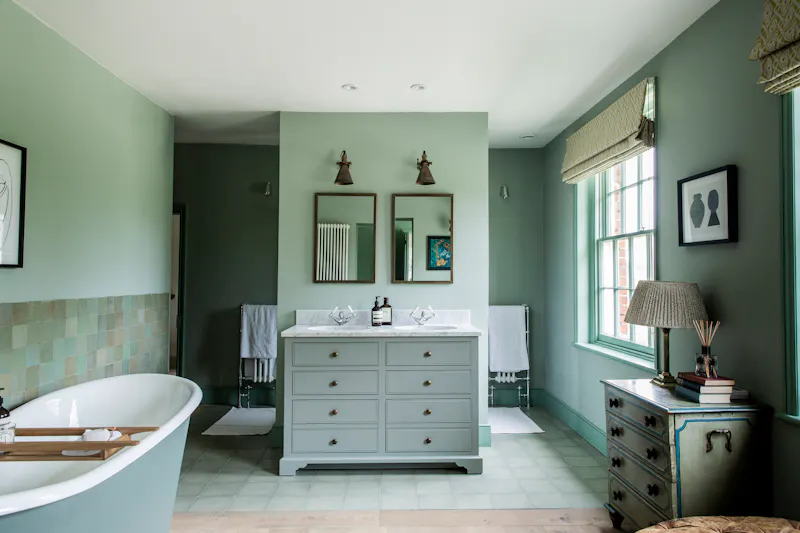 Bathroom at Luxe West Berkshire stately, A1547 (photo 28)
