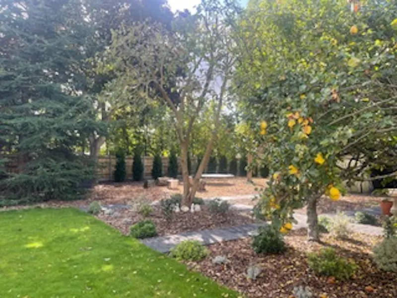 Garden at Sophisticated Kew House, D2711 (photo 30)