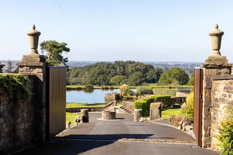 Driveway at Luxe Lancashire Lodge, D2798 (photo 27)