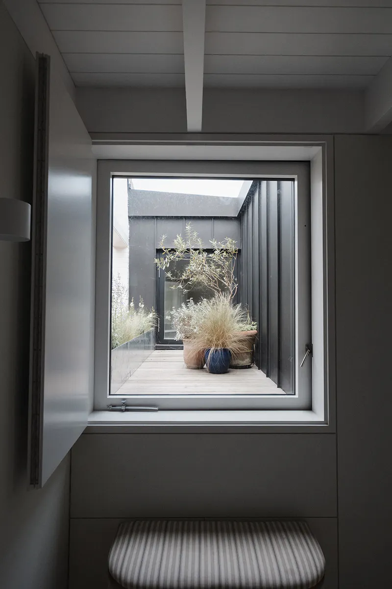 Balcony at Cool minimal East Dulwich mews , K505 (photo 47)