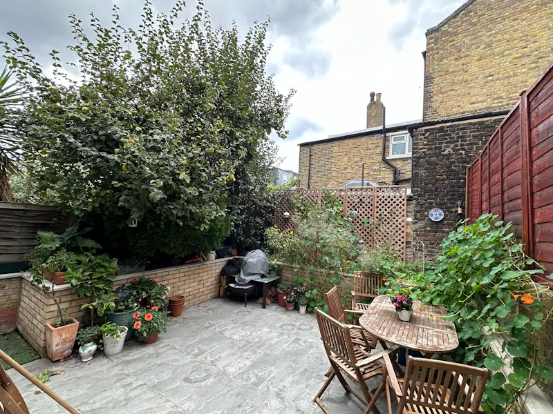 Exposed brick at Contemporary Peckham Townhouse, B2060 (photo 22)