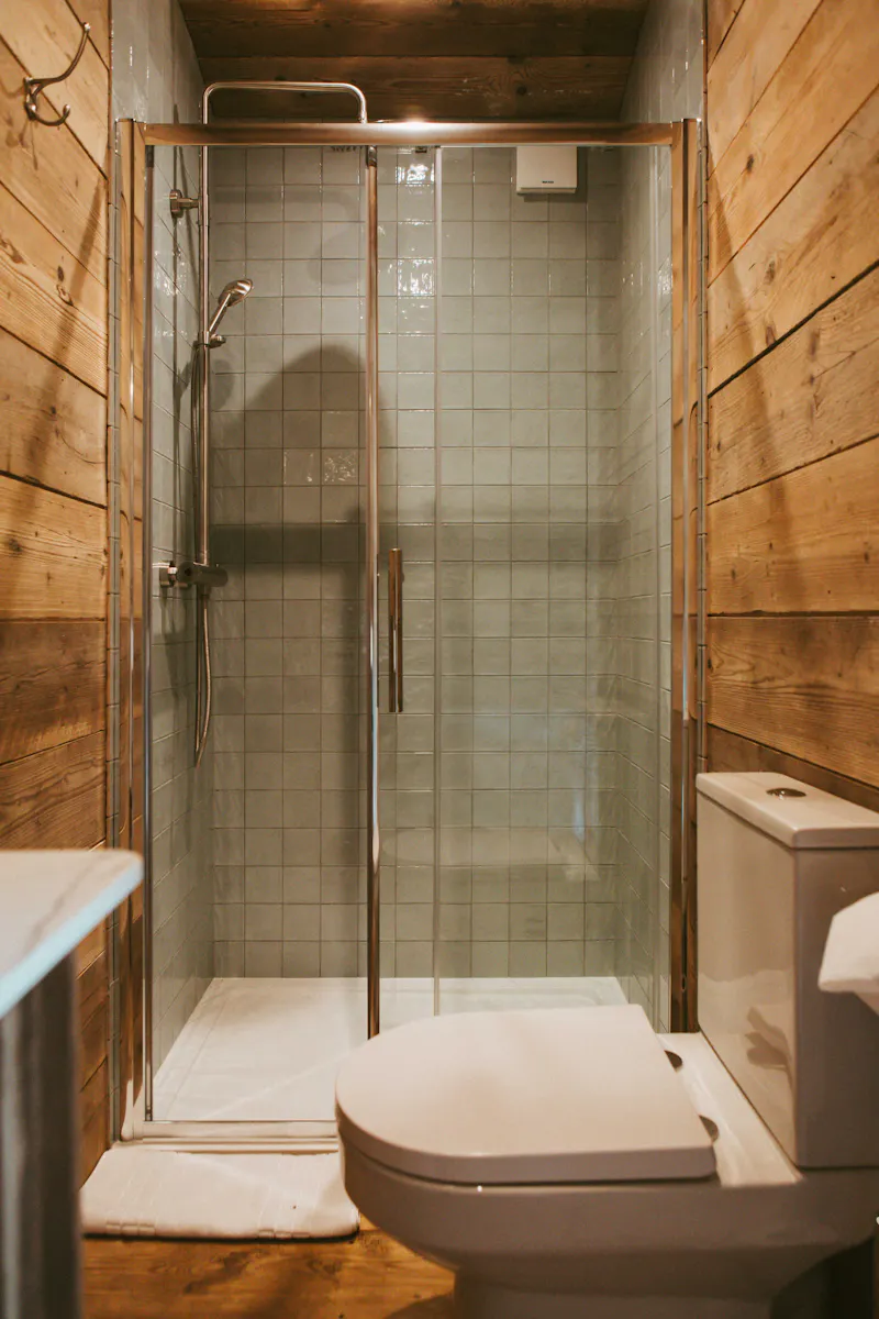 Shower at Silchester Barn conversion, L699 (photo 60)