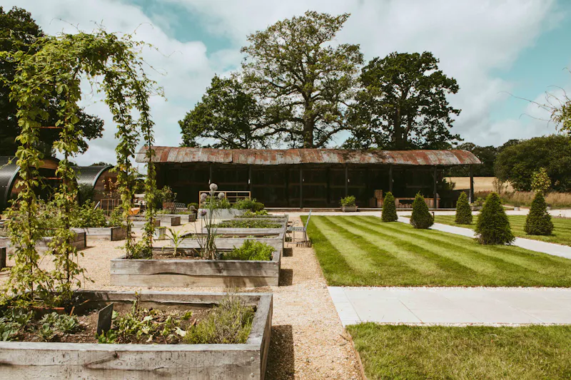 Garden - formal at Silchester Barn conversion, L699 (photo 35)